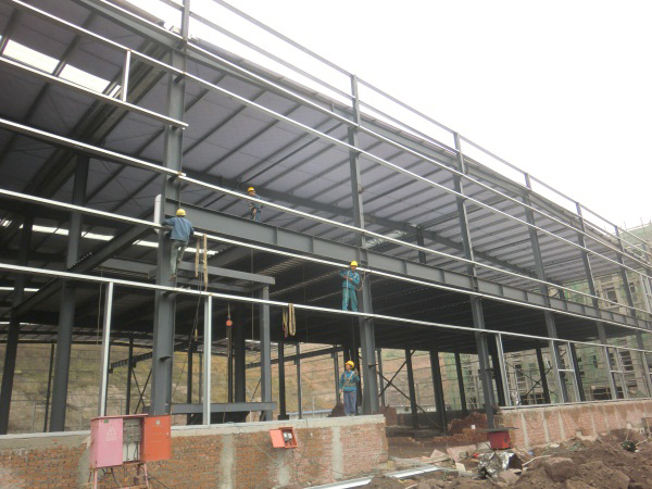 鋼結構平臺廠房現場安裝
